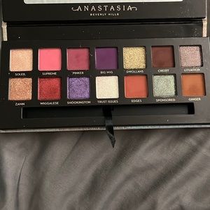 Jackie Aina X ABH palette